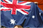 австралийский флаг болельщиков на трассе