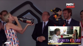 принцесса Шарлен пьет шампанское из бутылки на гран при Монако 2018
